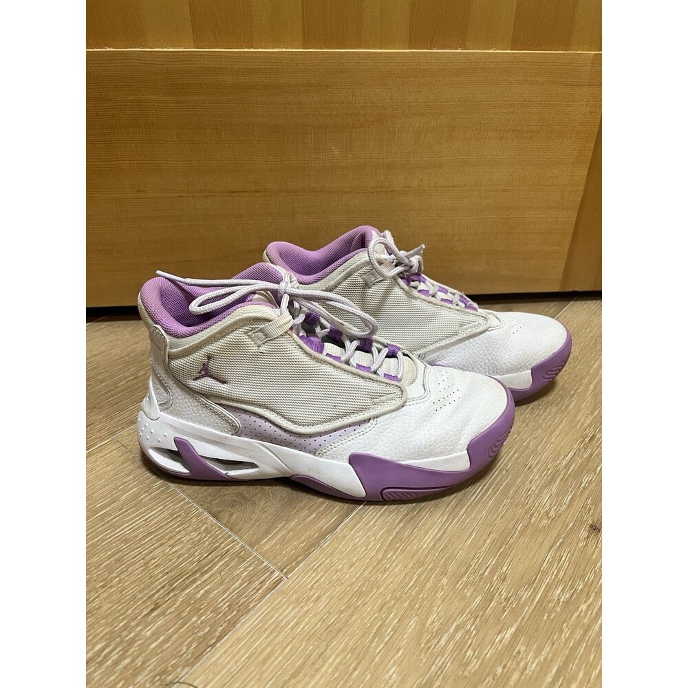 Jordan Max Aura 4 GS Size 5.5Y "White Rush Fuchsia" FLIGHT DQ8404-105 Purple